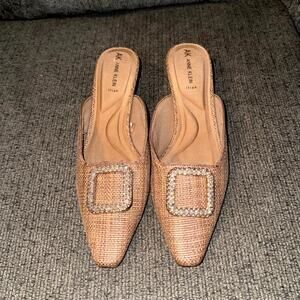Anne Klein AK Laverne Pumps Womens 9.5M Beige Woven Embellished Slingback Mules